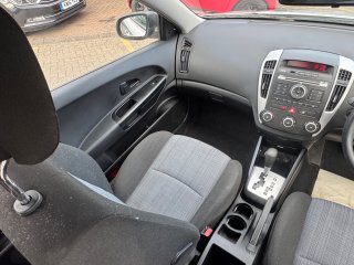 /photos/12453/22827158-b3a7-1b42-1b9d-c441ff244a06_i320x240.jpg
